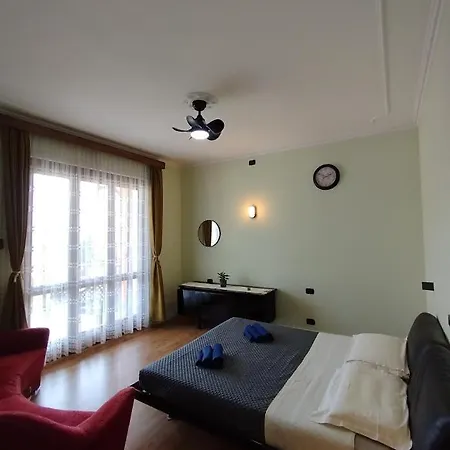 Nyaraló Giulio's *